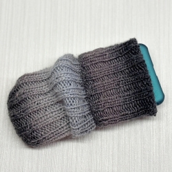 Handyhülle Grautöne Handarbeit Umfang dehnbar bis ca 23 cm