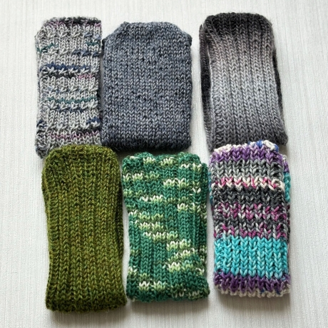 Handyhülle Grau Zopfmuster Handarbeit Umfang dehnbar bis ca 20 cm