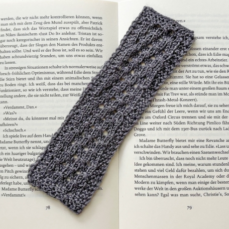 Lesezeichen Grau Schwarz bunt verschiedene Formen handgestrickt 