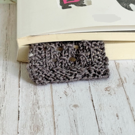 Lesezeichen Grau Schwarz bunt verschiedene Formen handgestrickt 