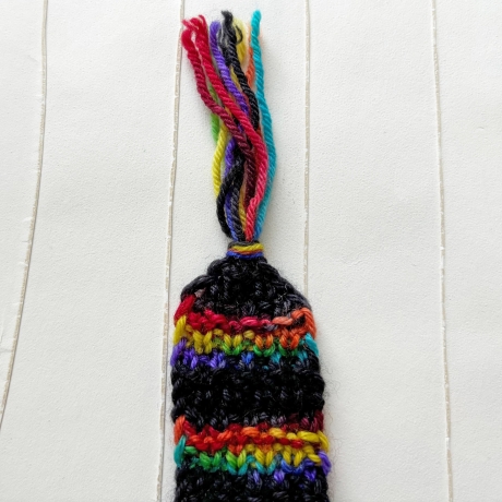 Lesezeichen Grau Schwarz bunt verschiedene Formen handgestrickt 