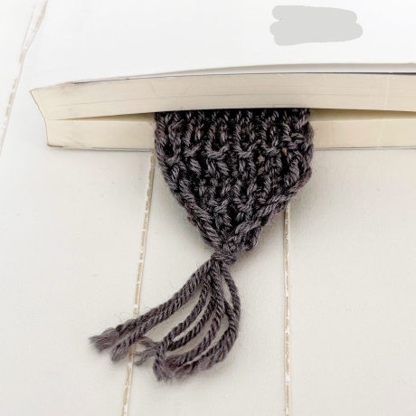 Lesezeichen Grau Schwarz bunt verschiedene Formen handgestrickt 