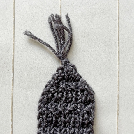 Lesezeichen Grau Schwarz bunt verschiedene Formen handgestrickt 