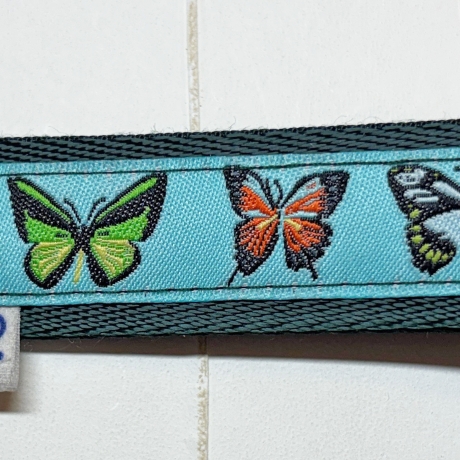 Schlüsselband Schmetterlinge Borte auf Webband ca 2,5 x 15 cm