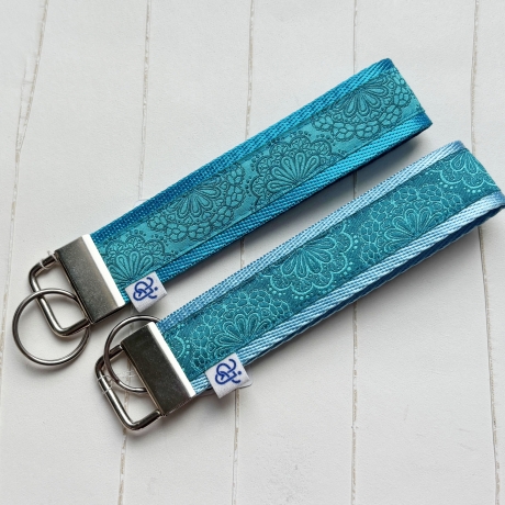 Schlüsselband Ornamente Blumen Zickzack Ringel ca 2,5 x 15 cm