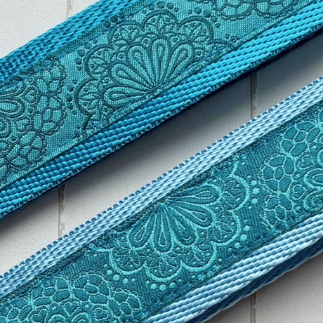 Schlüsselband Ornamente Blumen Zickzack Ringel ca 2,5 x 15 cm