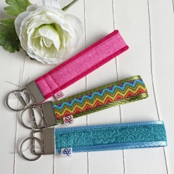 Schlüsselband Ornamente Blumen Zickzack Ringel ca 2,5 x 15 cm