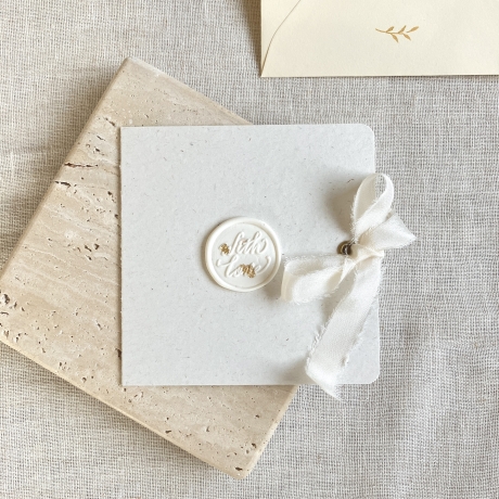 With love • Quadratische Klappkarte mit Seidenband & Umschlag