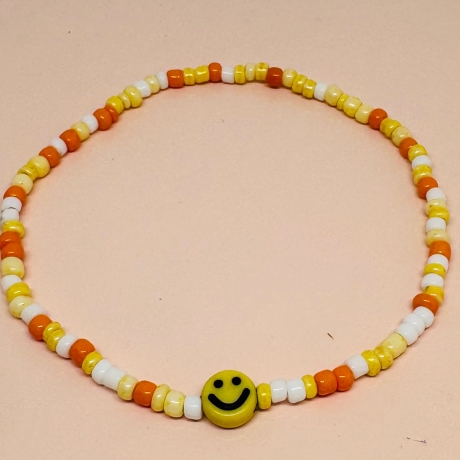Kawaii Smiley Armband – Handgemachtes Y2K Perlenarmband