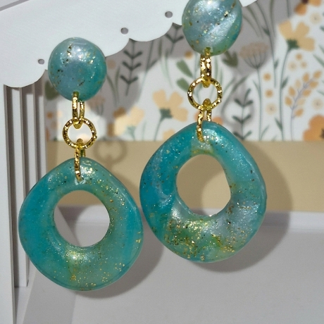 Handgefertigte Polymer Clay Ohrringe – Edle Apatit-Optik