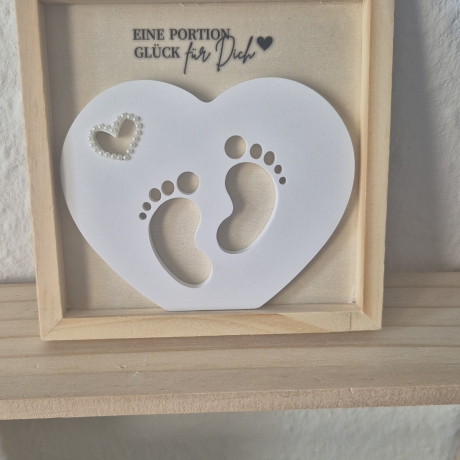Herz mit Babyfüschen im Bilderrahmen