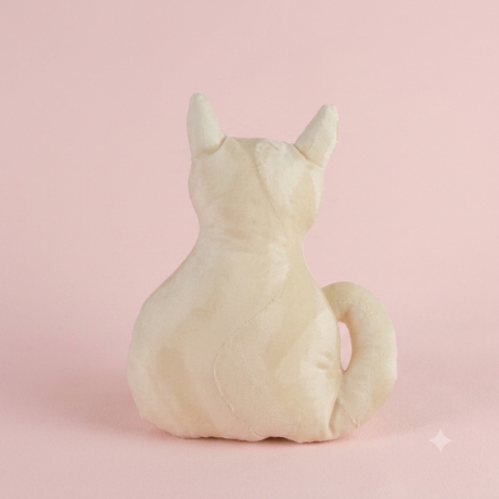 kleines cremfarbenes Kätzchen, Kuschelkissen für Katzenliebhaber