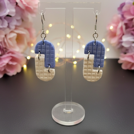 Moderne Ohrringe aus 2 Elementen weiß und mittelblau