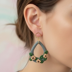 Boho Vintage Blumen Ohrringe aus Polymer Clay - Ohrstecker 18k