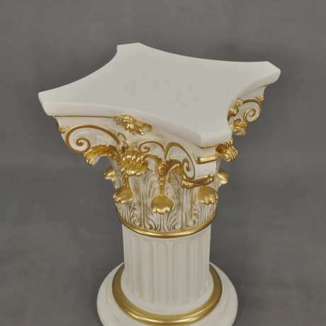 Wunderschöne, reich verzierte griechische Säule. 78 cm.