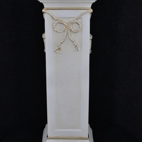 Säule mit Schnur verziert. 75 cm. Schöne Dekoration.