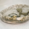Dunkelgrün marmoriertes Tablett mit goldenen Akzenten