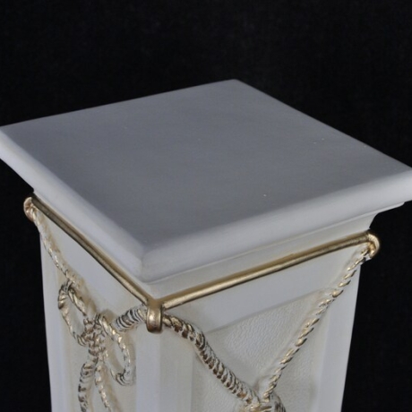 Säule mit Schnur verziert. 75 cm. Schöne Dekoration.