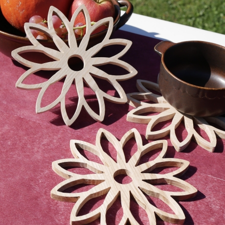 Handgefertigte Holzuntersetzer mit Blumenmuster & Ornament-Design