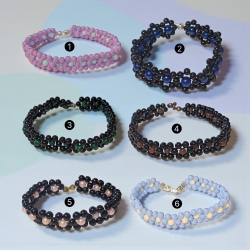 Perlenarmband Blumenmuster