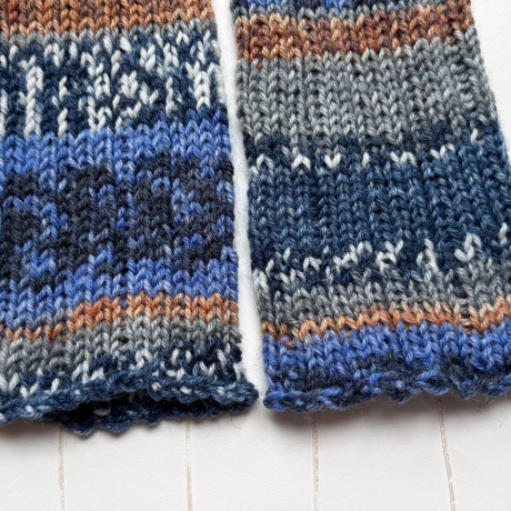 Handstulpen Blau Grau Braun gemustert schmale Form Handarbeit