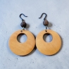Ohrring mit Holzanhänger