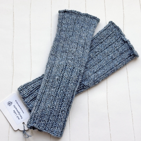 Handstulpen Graublau meliert in Rippen gestrickt Handarbeit