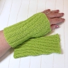 Kurze Handstulpen Apfelgrün Spiralmuster gestrickt Umfang ca 23cm