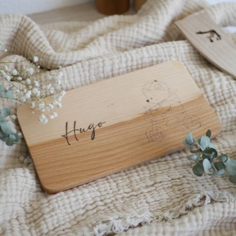 Schneidebrett mit Kindergartenkind Bär und Dreirad Vesperbrett