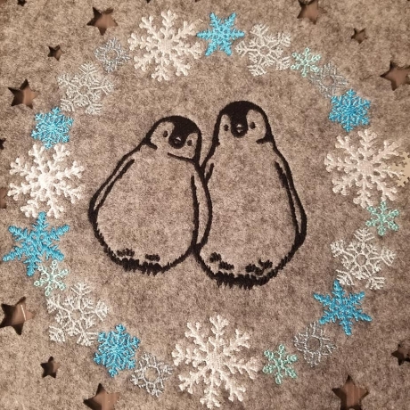 Ferberline Stickdatei Pingu im Schnee ab  10x10