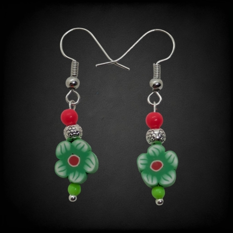 Kreative Hängeohrringe mit Blumenmuster