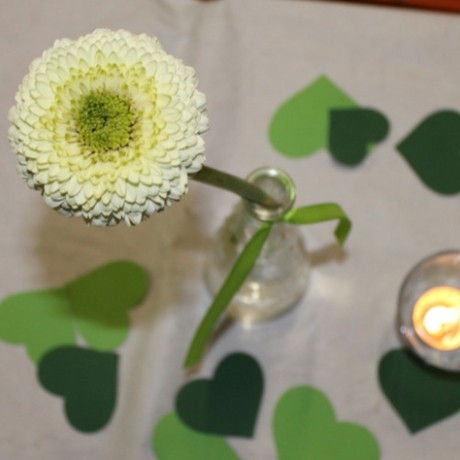 60  Herzen aus Papier (klein, mittel, groß)