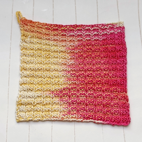 Kleines Spültuch mit Farbverlauf ca 17x17 cm handgestrickt