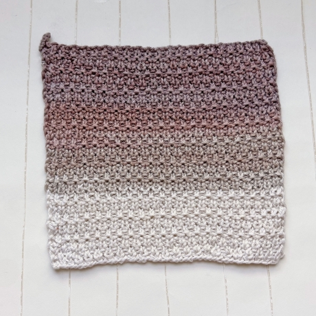 Kleines Spültuch mit Farbverlauf ca 17x17 cm handgestrickt