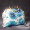 Handgemachte Jacquard Tasche – Weiß/Blaues Blütenmotiv