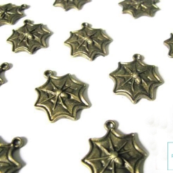 5x Helloween / Halloween Anhänger Spinnennetz Spinne