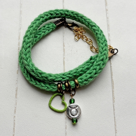 Armband Sternzeichen gestrickt Metallanhänger Länge ca 32 - 40cm