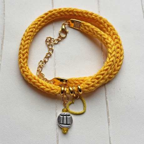 Armband Sternzeichen gestrickt Metallanhänger Länge ca 32 - 40cm