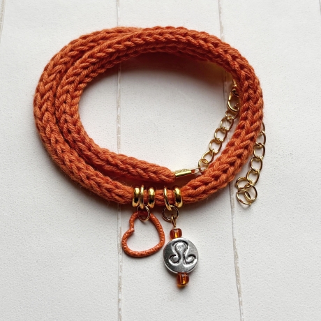 Armband Sternzeichen gestrickt Metallanhänger Länge ca 32 - 40cm