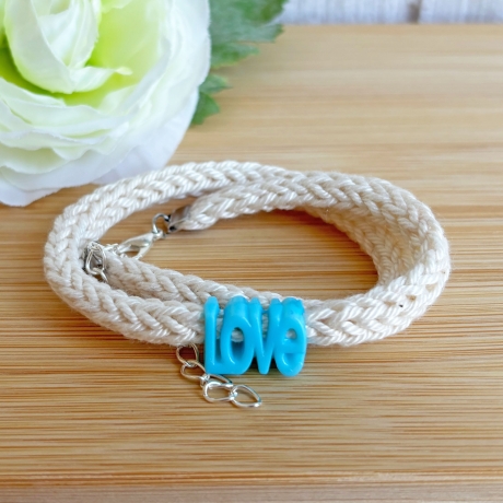 Wickelarmband LOVE Baumwolle und bunte Wortperle ca 32 - 40cm