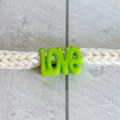 Wickelarmband LOVE Baumwolle und bunte Wortperle ca 32 - 40cm