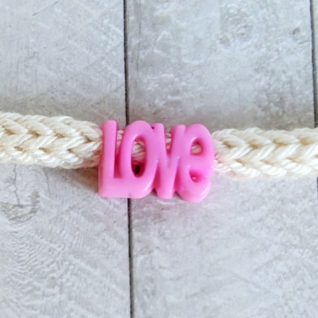 Wickelarmband LOVE Baumwolle und bunte Wortperle ca 32 - 40cm