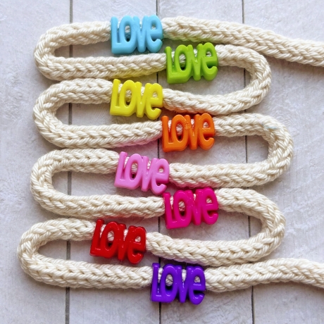 Wickelarmband LOVE Baumwolle und bunte Wortperle ca 32 - 40cm