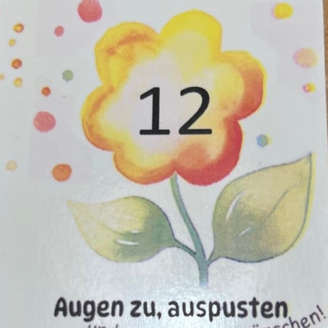 Stumpen Kerze mit Blumen und individuelle Jahreszahl