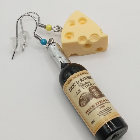 Käse Ecke und Weinflasche braun Ohrhänger Ohrringe Modeschmuck