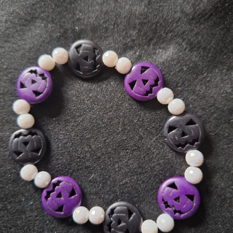 Perlenarmband Kürbis lila/schwarz/weiß 