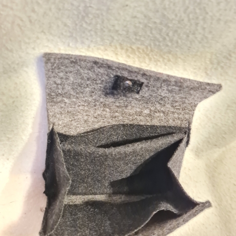 Geldbörse aus Wollfilz in grau 