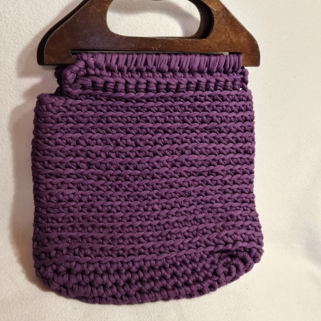 Tasche mit Holzgriffen
