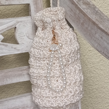Handgelenktasche für eine Braut
