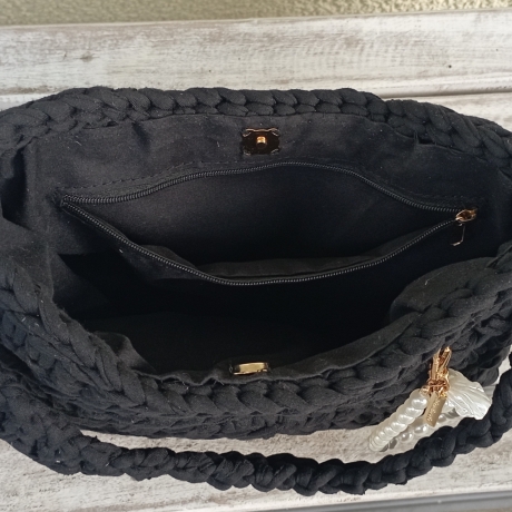 Sling Bag mit kurzem Schulterriemen 